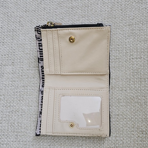 Juicy Couture Vegan Quilted Heart Bifold Wallet with removeable card case - Picture 8 of 15